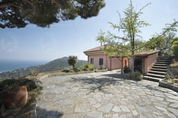casa indipendente in vendita ad Alassio