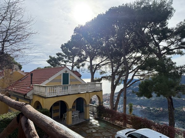 casa indipendente in vendita ad Alassio