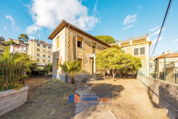 casa indipendente in vendita ad Alassio