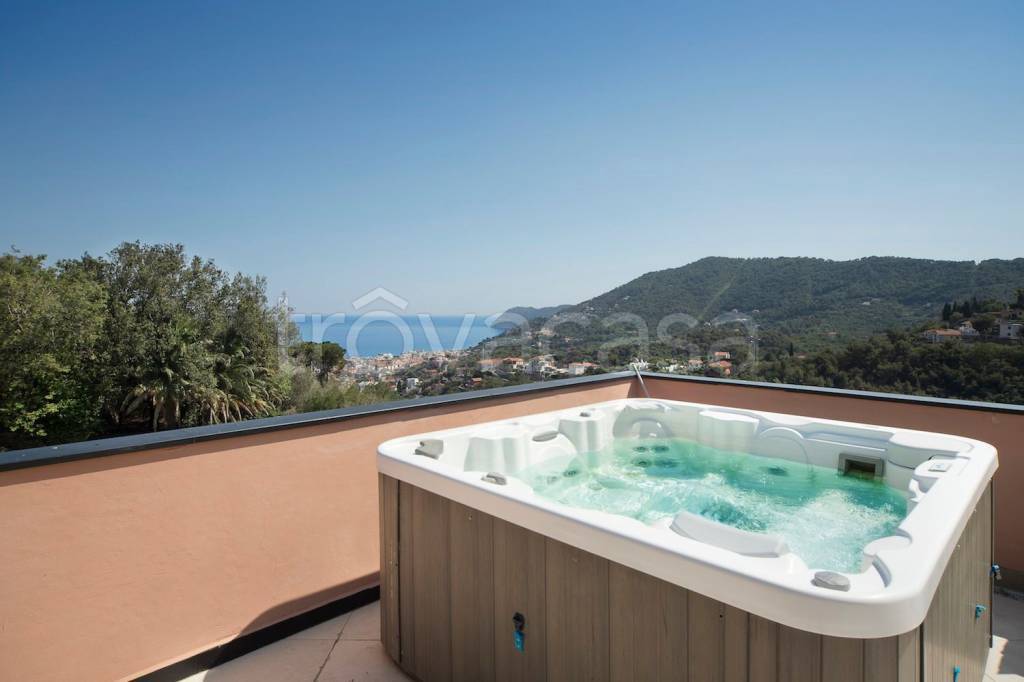 appartamento in vendita ad Alassio