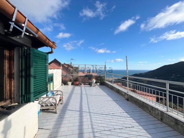 appartamento in vendita ad Alassio in zona Moglio