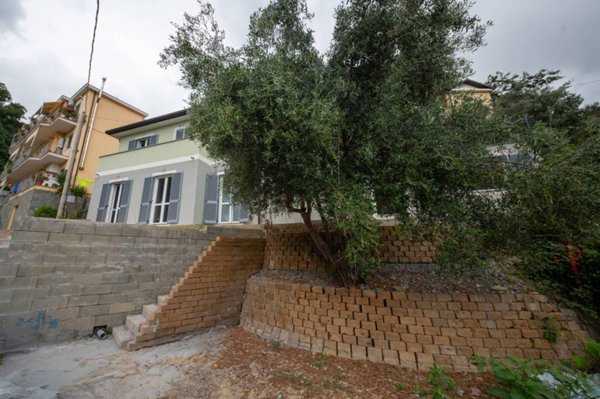 casa indipendente in vendita ad Alassio