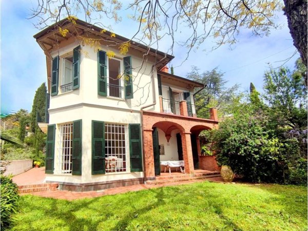 casa indipendente in vendita ad Alassio