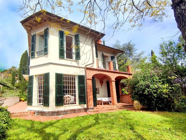 casa indipendente in vendita ad Alassio