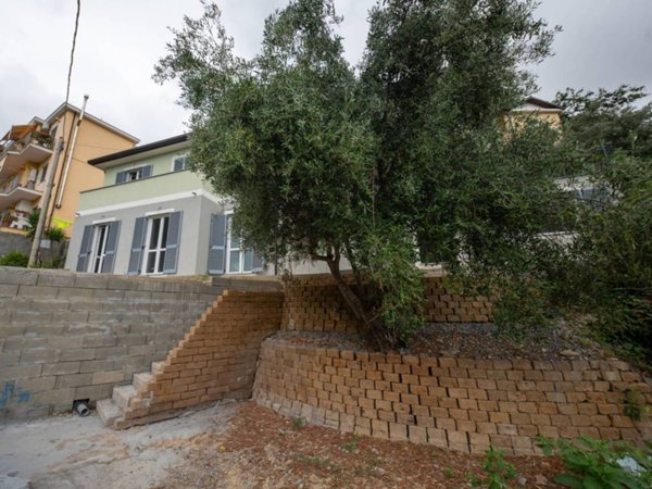 casa indipendente in vendita ad Alassio
