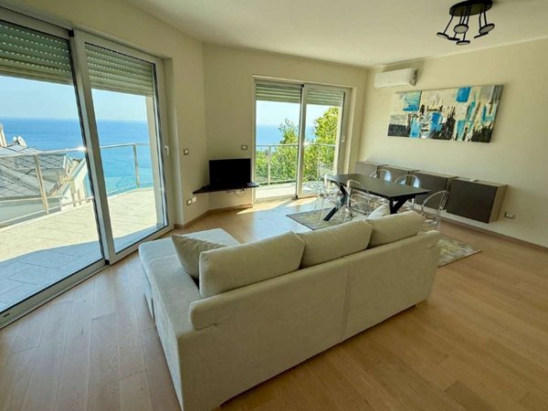 casa indipendente in vendita ad Alassio