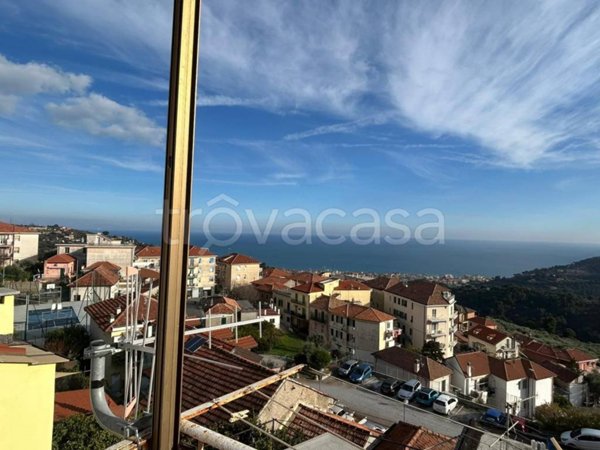 appartamento in vendita ad Alassio in zona Moglio