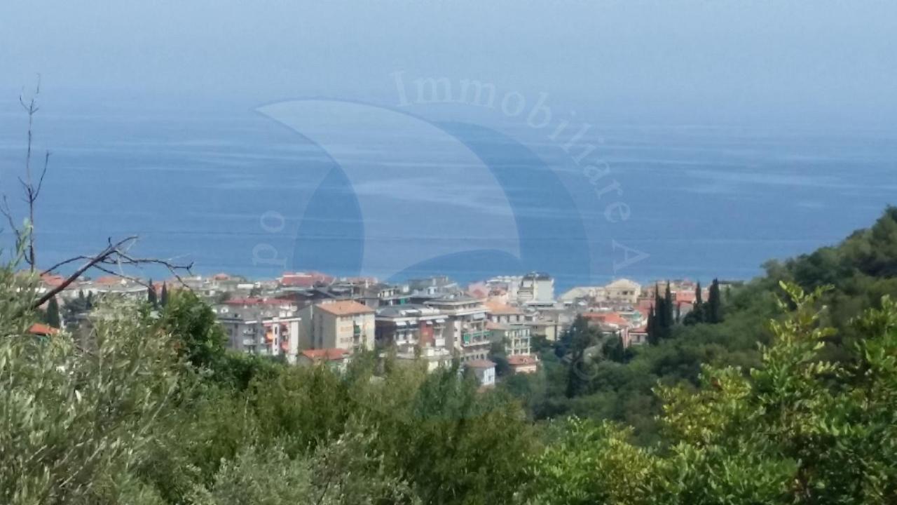 casa indipendente in vendita ad Alassio in zona Moglio