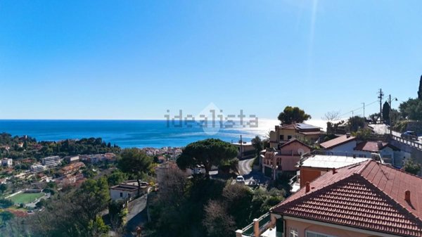 appartamento in vendita ad Alassio in zona Moglio