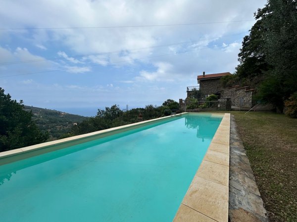 casa indipendente in vendita ad Alassio