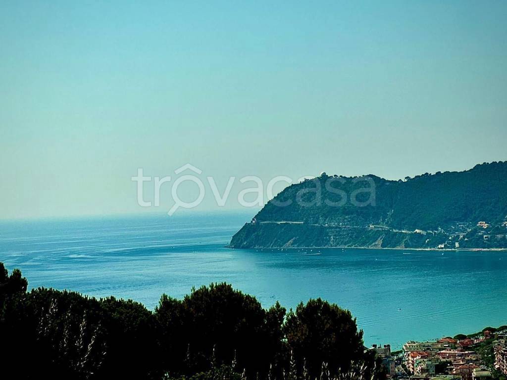 appartamento in vendita ad Alassio