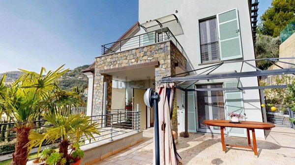 casa indipendente in vendita ad Alassio