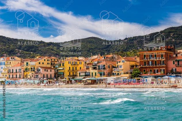 negozio in vendita ad Alassio