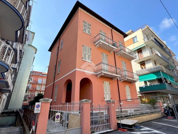 casa indipendente in vendita ad Alassio