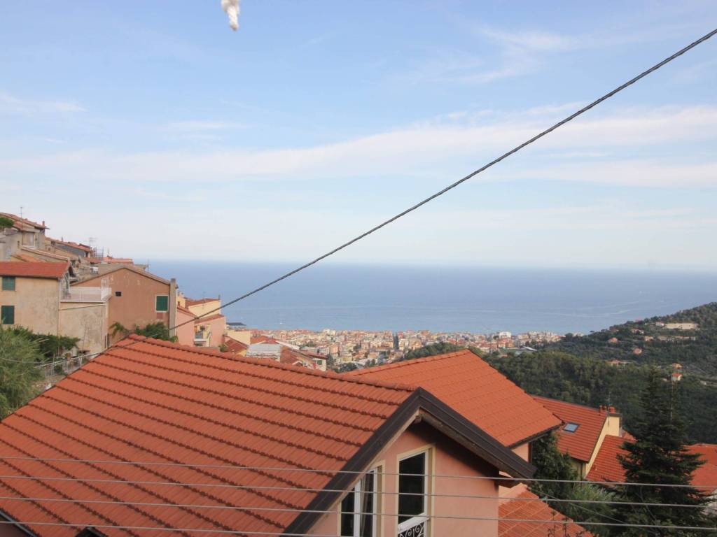 appartamento in vendita ad Alassio in zona Moglio