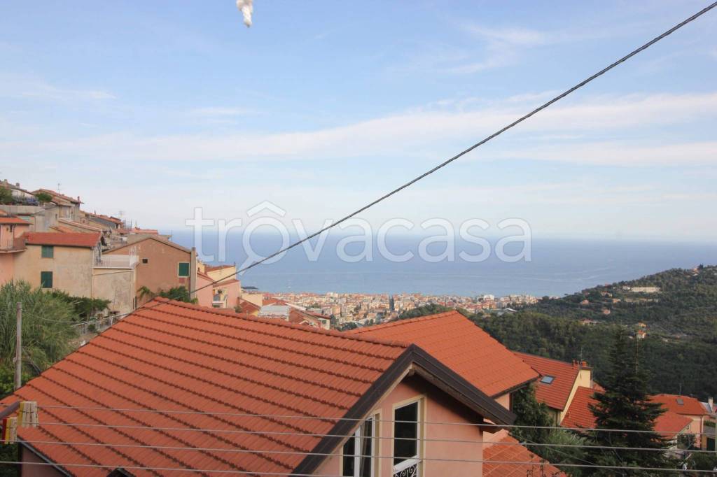 appartamento in vendita ad Alassio in zona Moglio