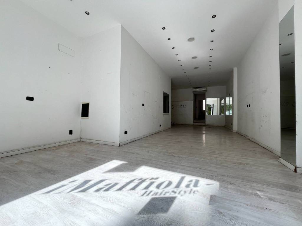 negozio in vendita ad Alassio