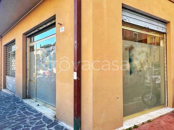 negozio in vendita ad Alassio