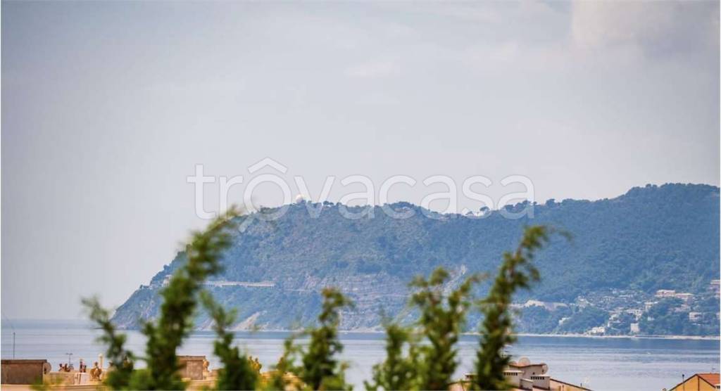 casa indipendente in vendita ad Alassio