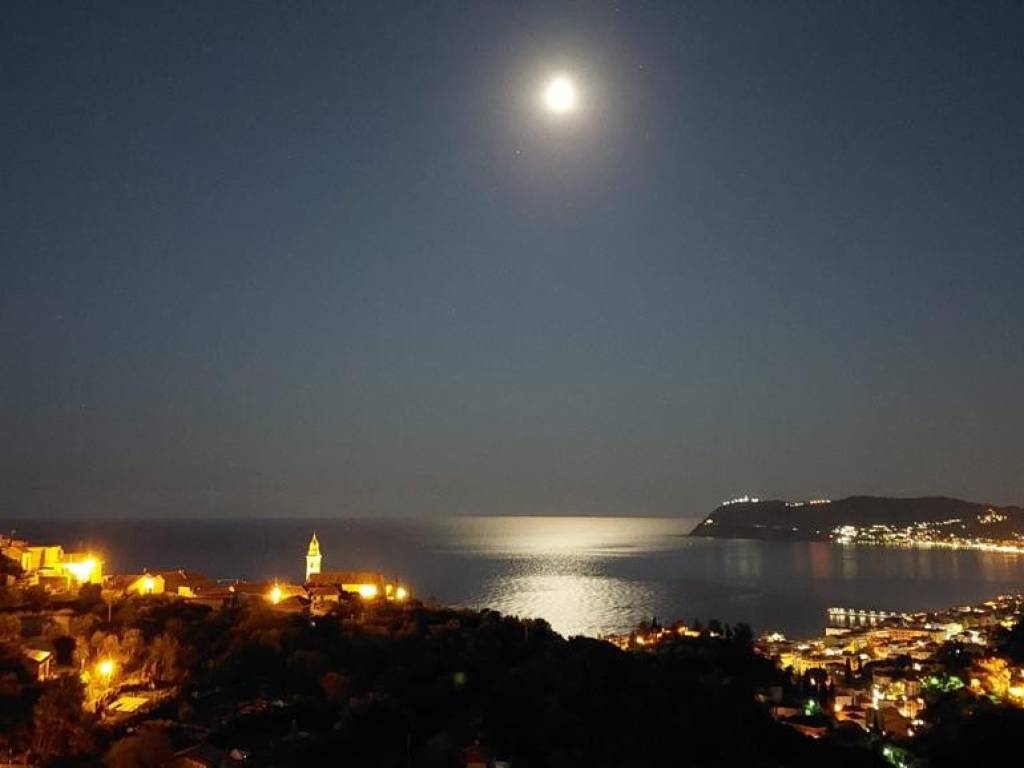 casa indipendente in vendita ad Alassio