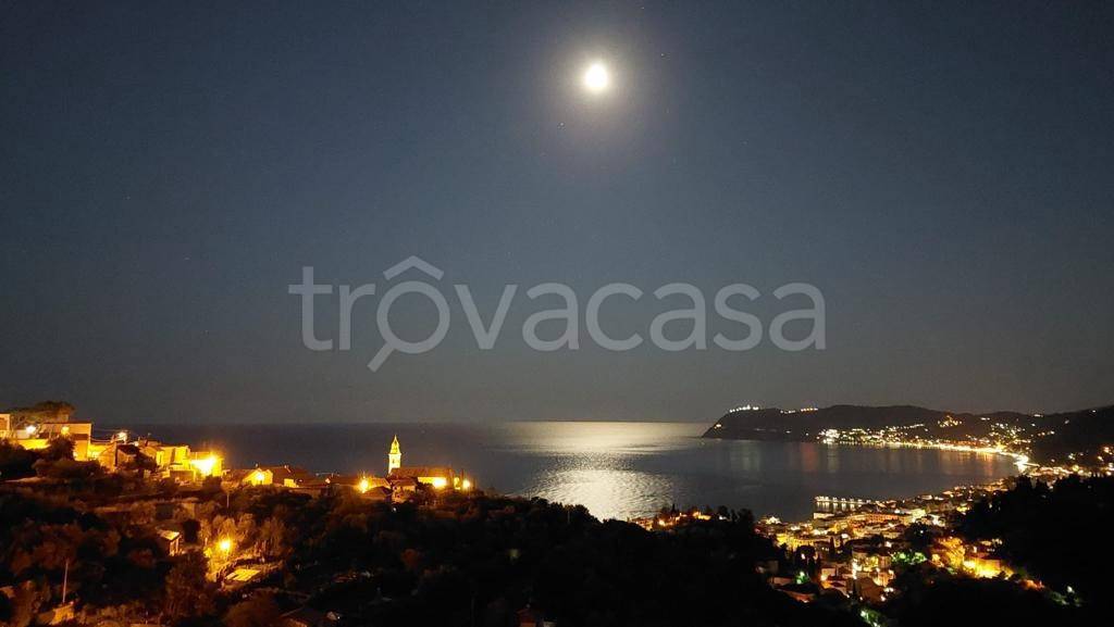 casa indipendente in vendita ad Alassio