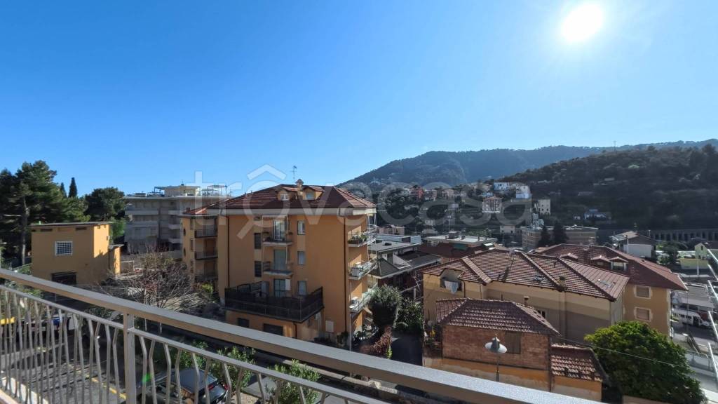 appartamento in vendita ad Alassio