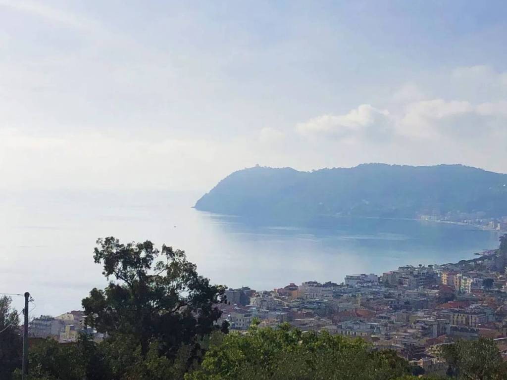 casa indipendente in vendita ad Alassio in zona Caso