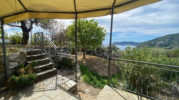 casa indipendente in vendita ad Alassio