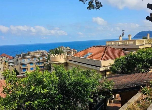 casa indipendente in vendita ad Alassio