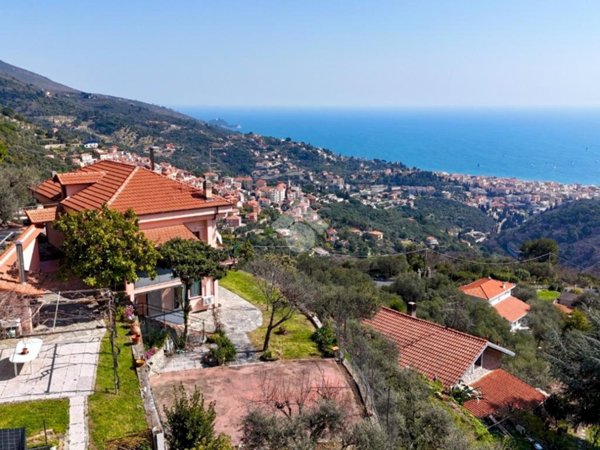 casa indipendente in vendita ad Alassio in zona Moglio