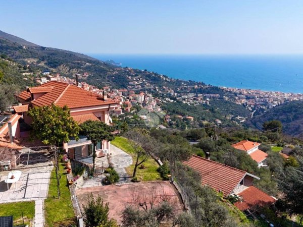 casa indipendente in vendita ad Alassio in zona Moglio