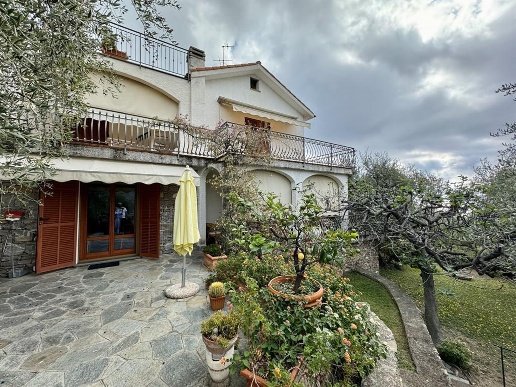 casa indipendente in vendita ad Alassio