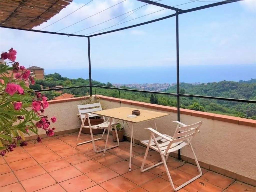 casa indipendente in vendita ad Alassio in zona Moglio