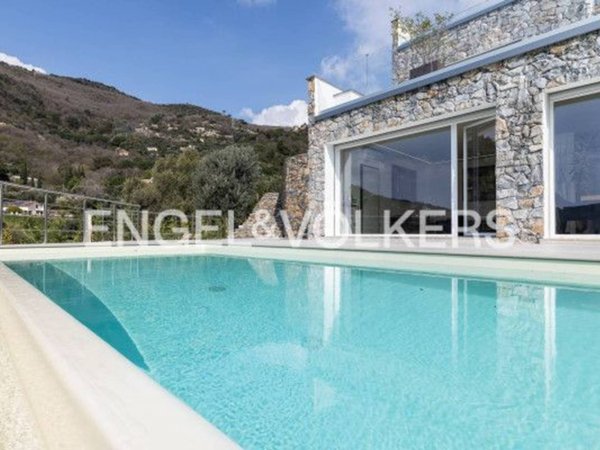 casa indipendente in vendita ad Alassio