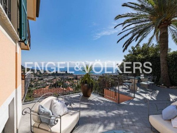 casa indipendente in vendita ad Alassio in zona Moglio