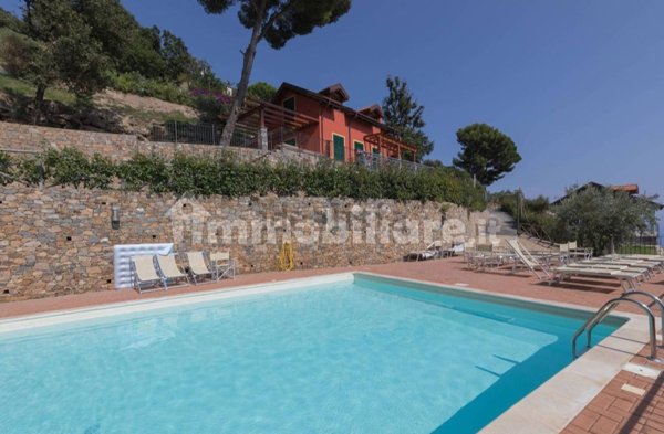 casa indipendente in vendita ad Alassio