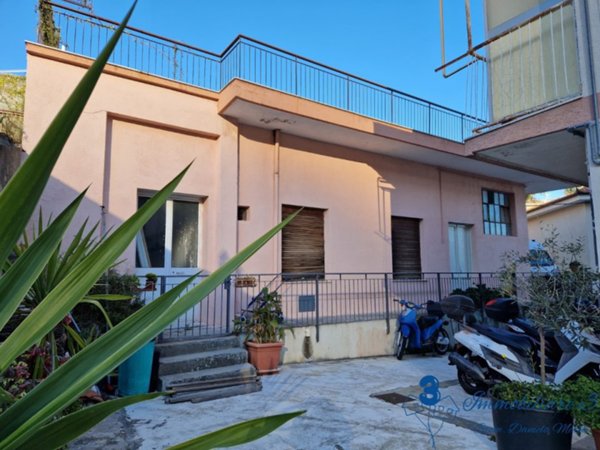 casa semindipendente in vendita ad Alassio in zona Solva