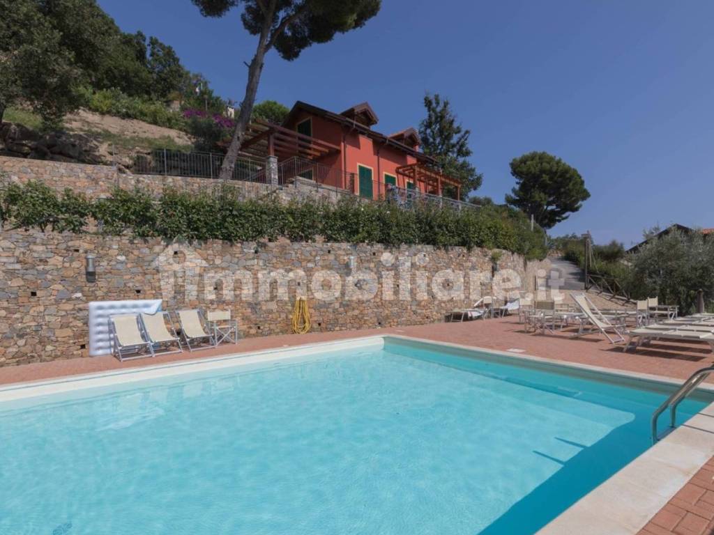 casa indipendente in vendita ad Alassio
