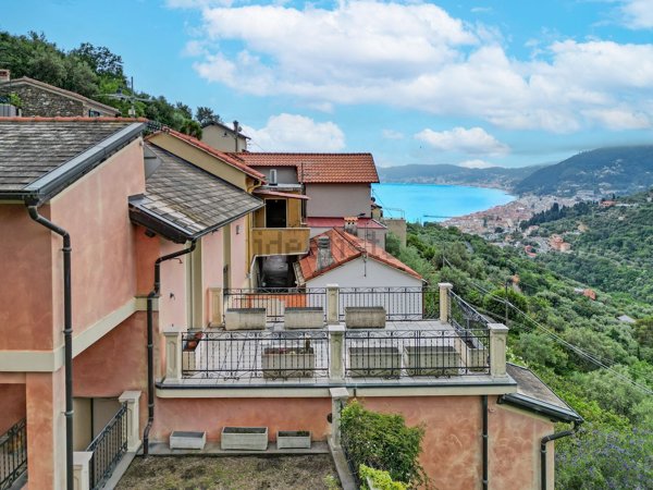 casa indipendente in vendita ad Alassio in zona Solva