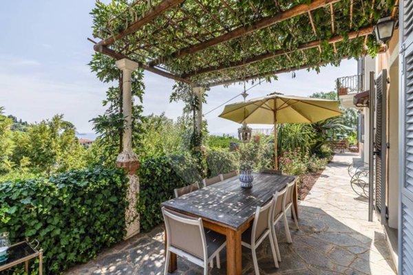 casa indipendente in vendita ad Alassio in zona Caso