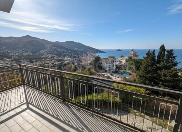 casa indipendente in vendita ad Alassio