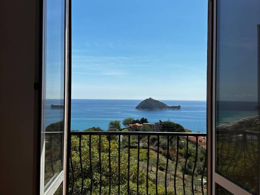 casa indipendente in vendita ad Alassio