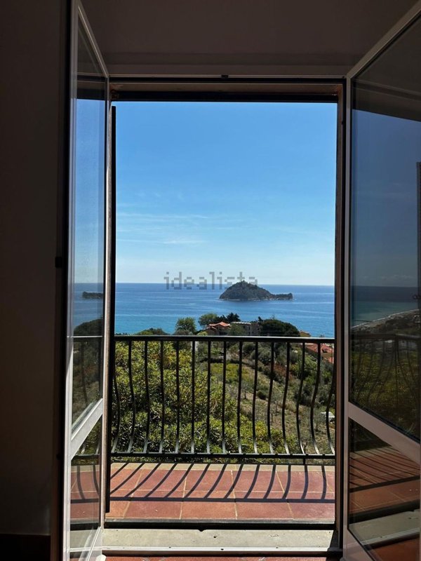 casa indipendente in vendita ad Alassio