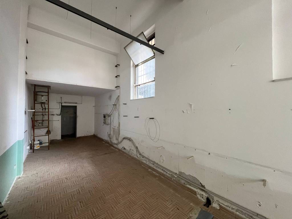 negozio in vendita ad Alassio