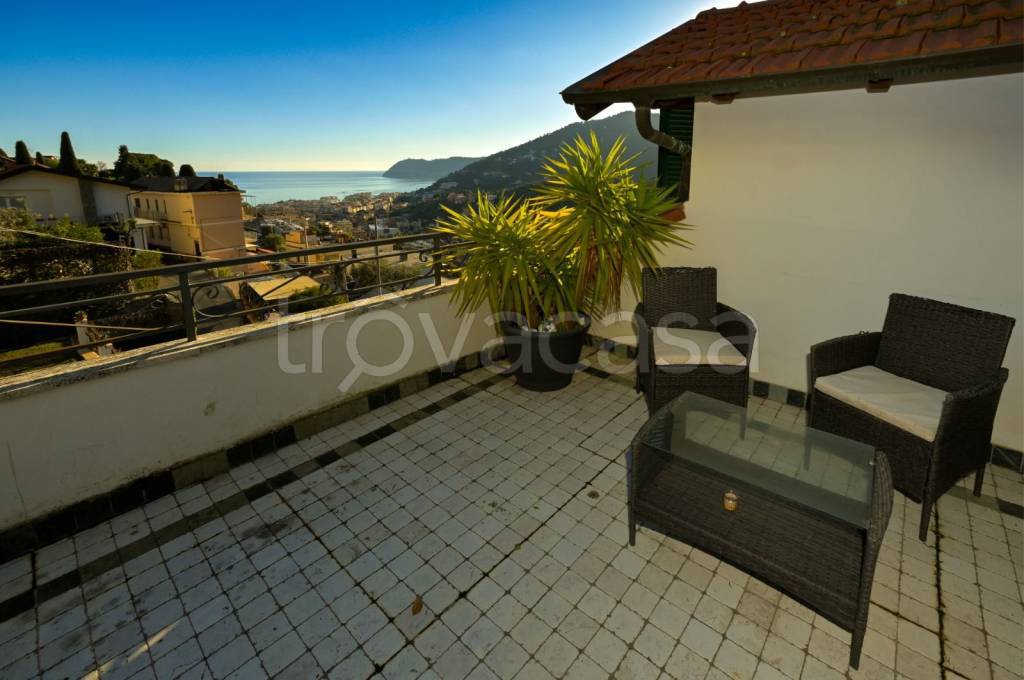 appartamento in vendita ad Alassio in zona Solva