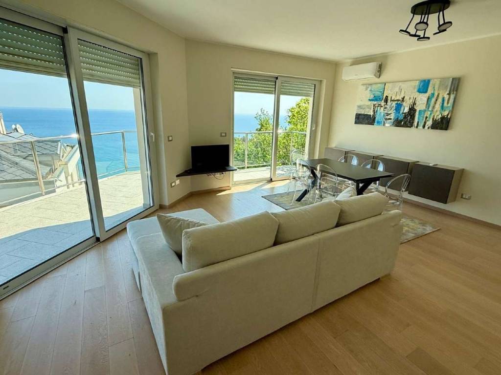 casa indipendente in vendita ad Alassio