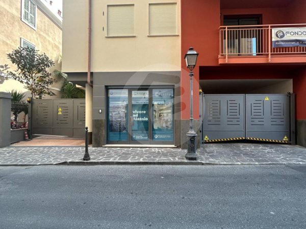 locale commerciale in vendita ad Alassio