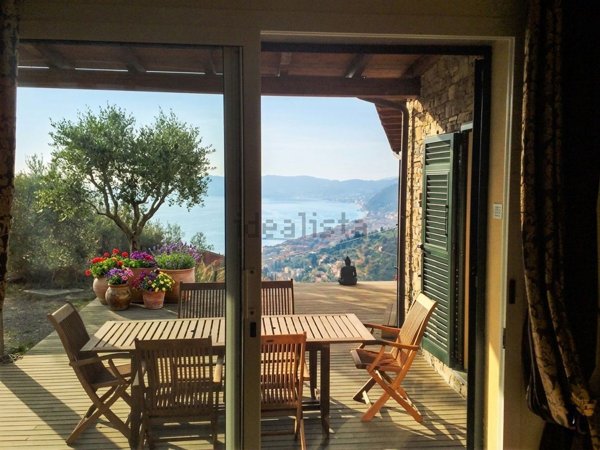 casa indipendente in vendita ad Alassio