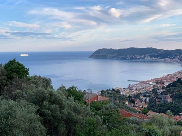 casa indipendente in vendita ad Alassio