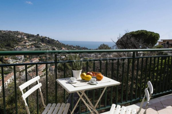 appartamento in vendita ad Alassio in zona Moglio